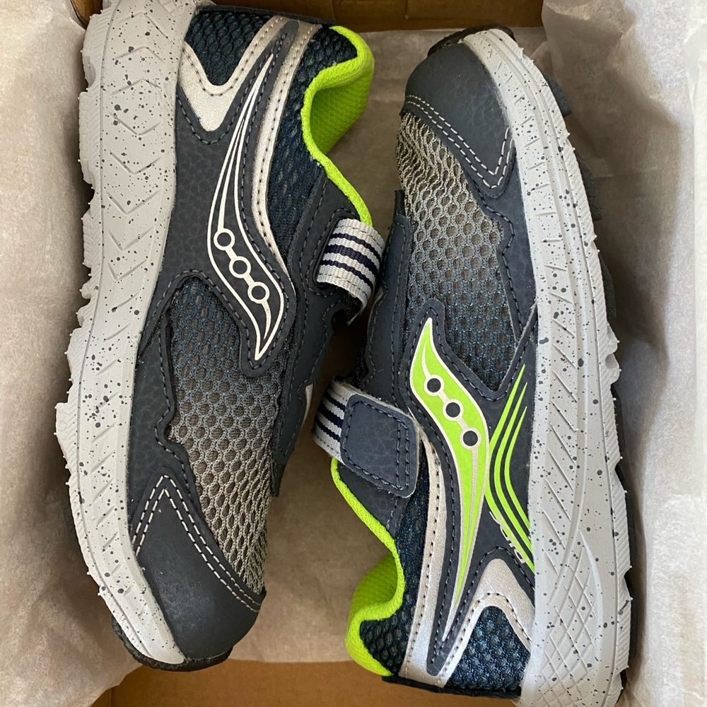 *Brand New* Saucony Ride 10 Jr, Navy/Green in 10M